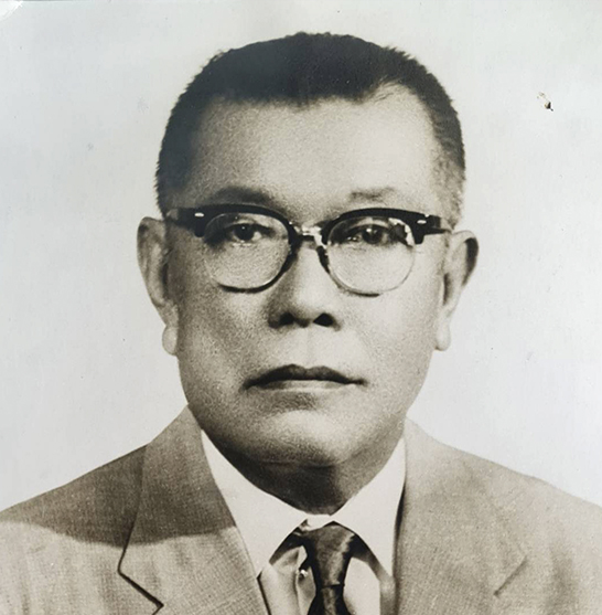 8. นายสมบูรณ์ สัณฑกุล